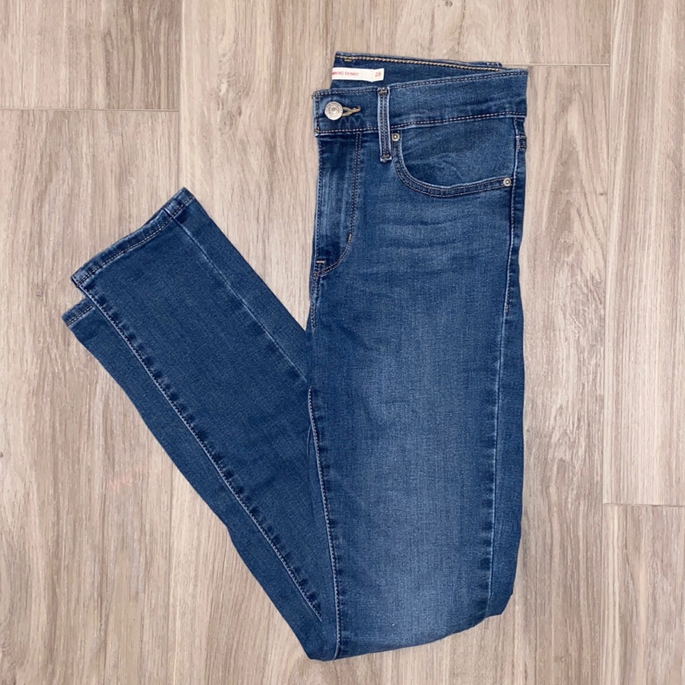 LEVI slimming skinny jeans